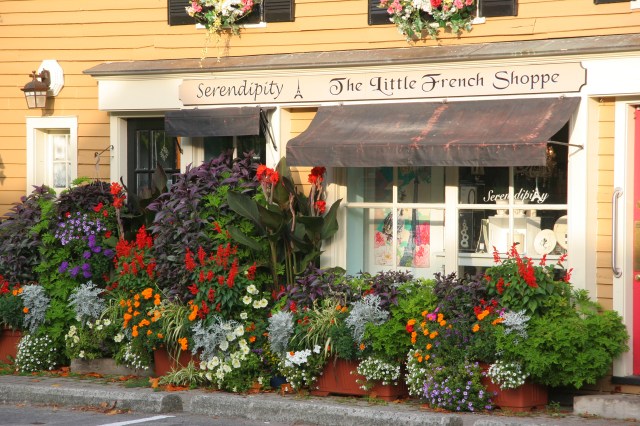 We spent Sunday morning taking pictures downtown, grabbing a few pastries and then taking a walking tour of local eateries