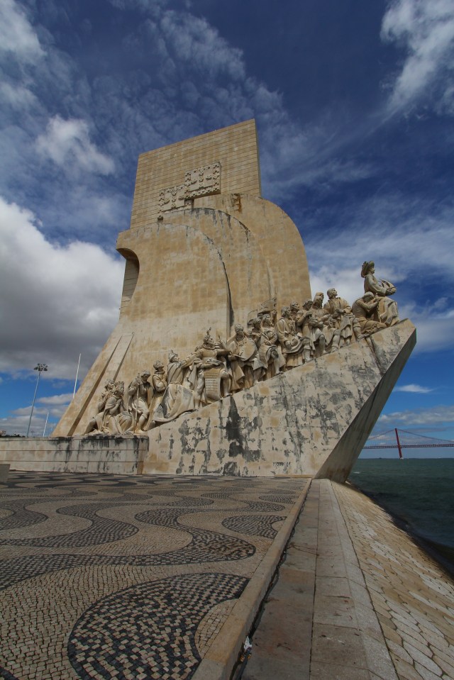 Although we didn't climb to the top, we did enjoy the Monument to the Discoverers along the river.
